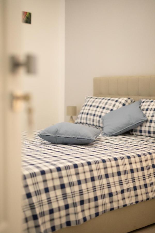 Guest house Gloves