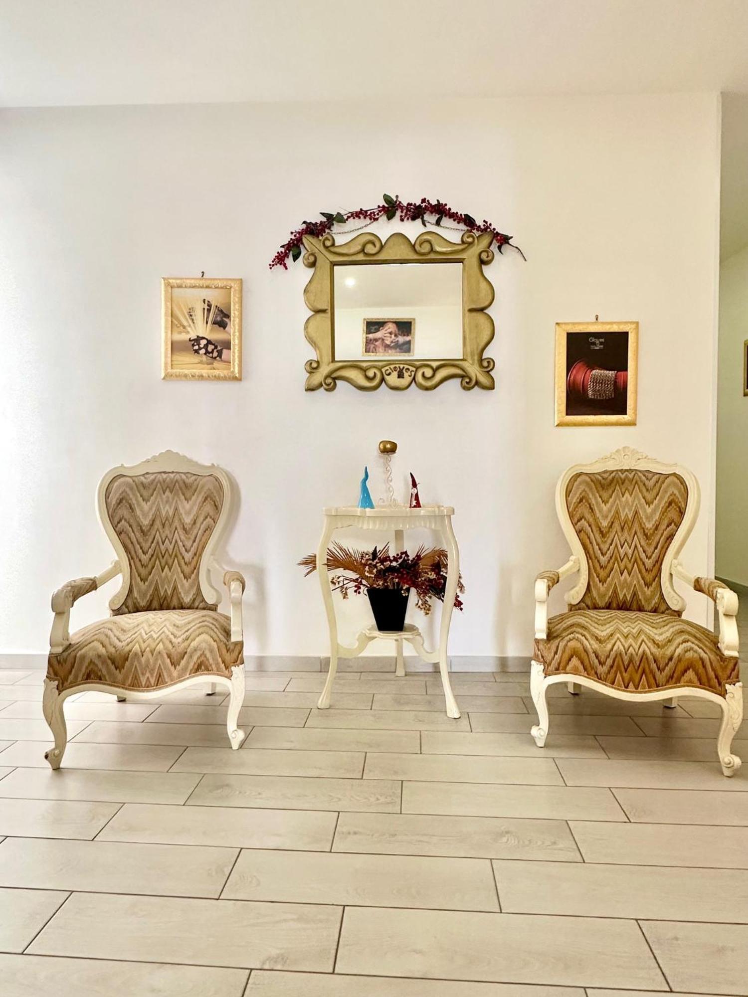 Gloves Guest house Naples