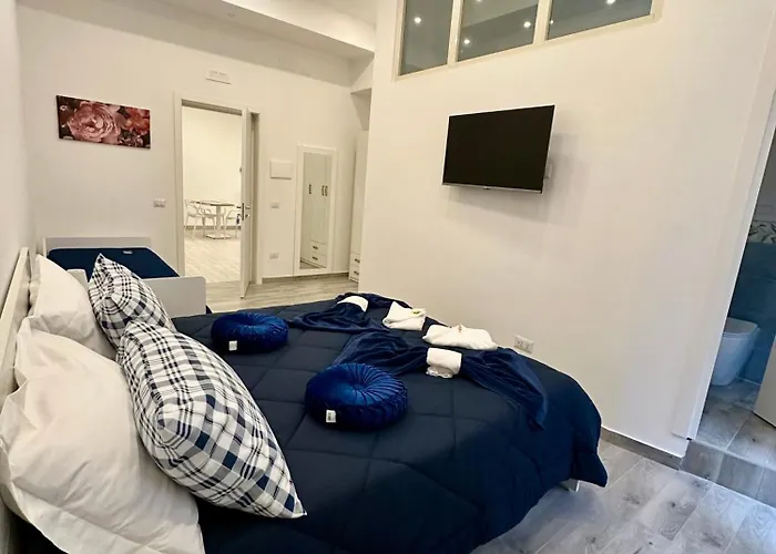 Gloves Rooms